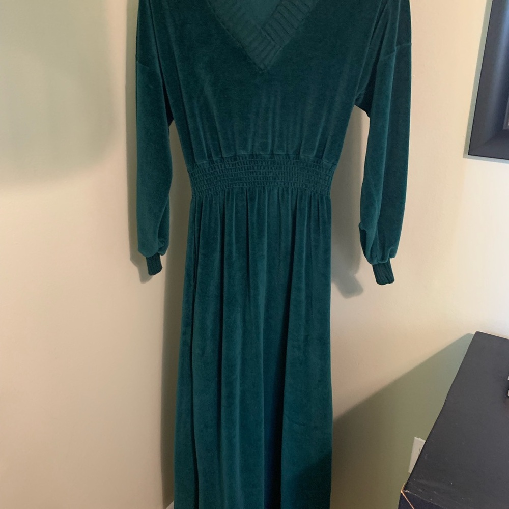 Vintage Niki-Lu Terry cloth sleep dress, fits like an XS.
